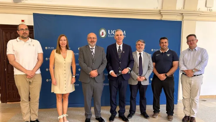 Directivos de la UCAM junto a la comitiva de UVM.