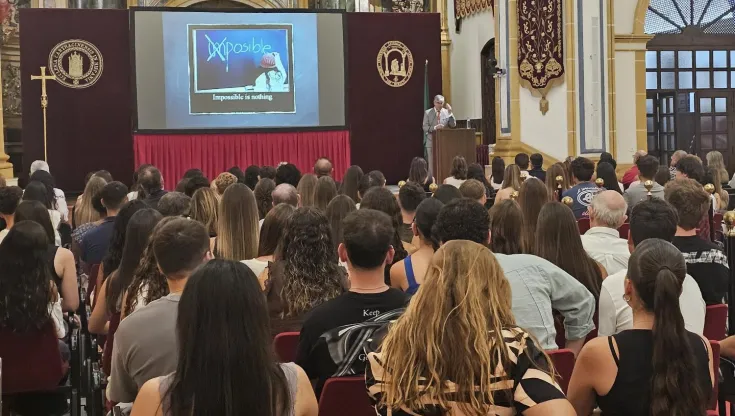 Bienvenida a los estudiantes de nuevo ingreso del Grado en Medicina de la UCAM de su Campus de Murcia. Además, durante el acto se han entregado los premios a los estudiantes de Medicina con mejores expedientes académicos, con la Beca CTO.