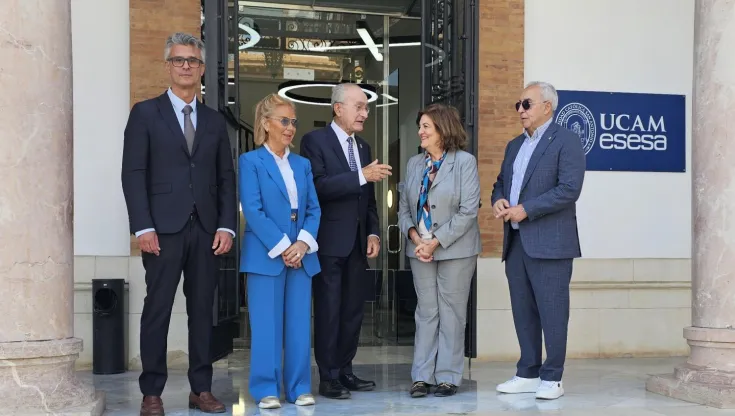 José Luís Córdoba, director general de UCAM ESESA; Josefina García, rectora de la UCAM; Francisco de la Torre, alcalde de Málaga; María Dolores García, presidenta de la Universidad, y Alejandro Blanco, presidente del COE.