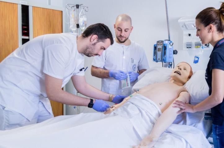 Aprendizaje en entornos clínicos reales y simulados (AECRESI)